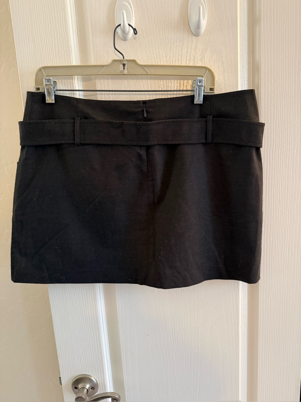 Gianni Bini belted utility mini skirt in a dark brown color. Classic sz 12